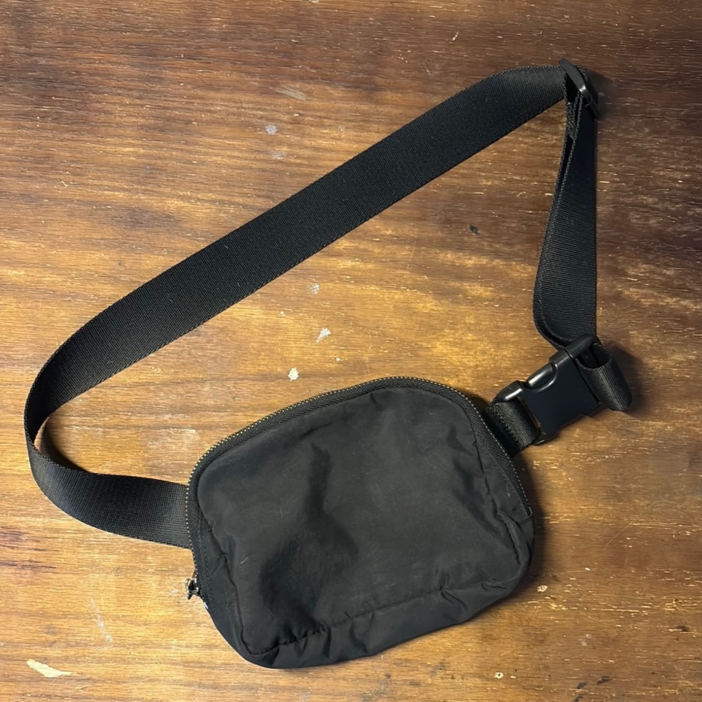 Black Women’s Crossbody Fanny Pack Bag